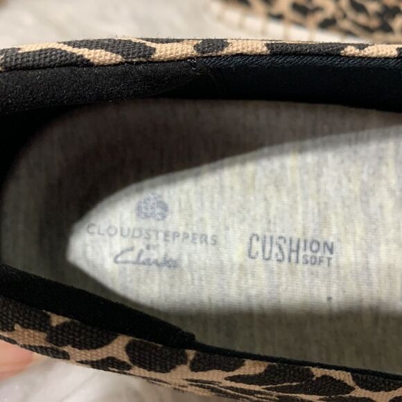 CLARKS  Cloudsteppers Step Glow Jade leopard print NWT Women’s size 9W - Picture 4 of 10